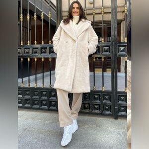 NWT Aritzia Babaton Teddy Jacket in Oat Milk Size Small